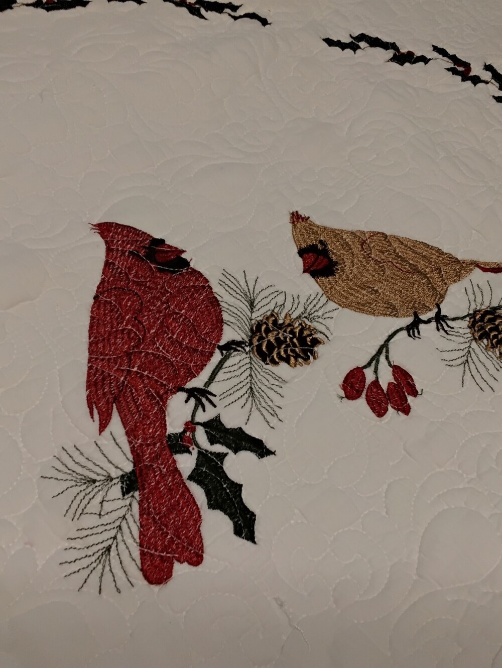 4008 Queen Size Crackerbarrel Embroidered Cardinal Greetings. 09" X 90". - Picture 6 of 15